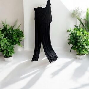 🥂Black Asymmetrical One-Shoulder Jumpsuit🥂